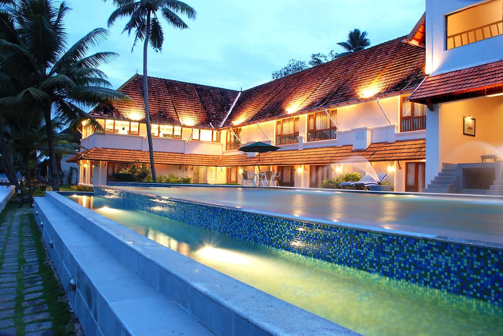 Lemon Tree Vembanad Lake Resort, Kerala Alappuzha Buitenkant foto
