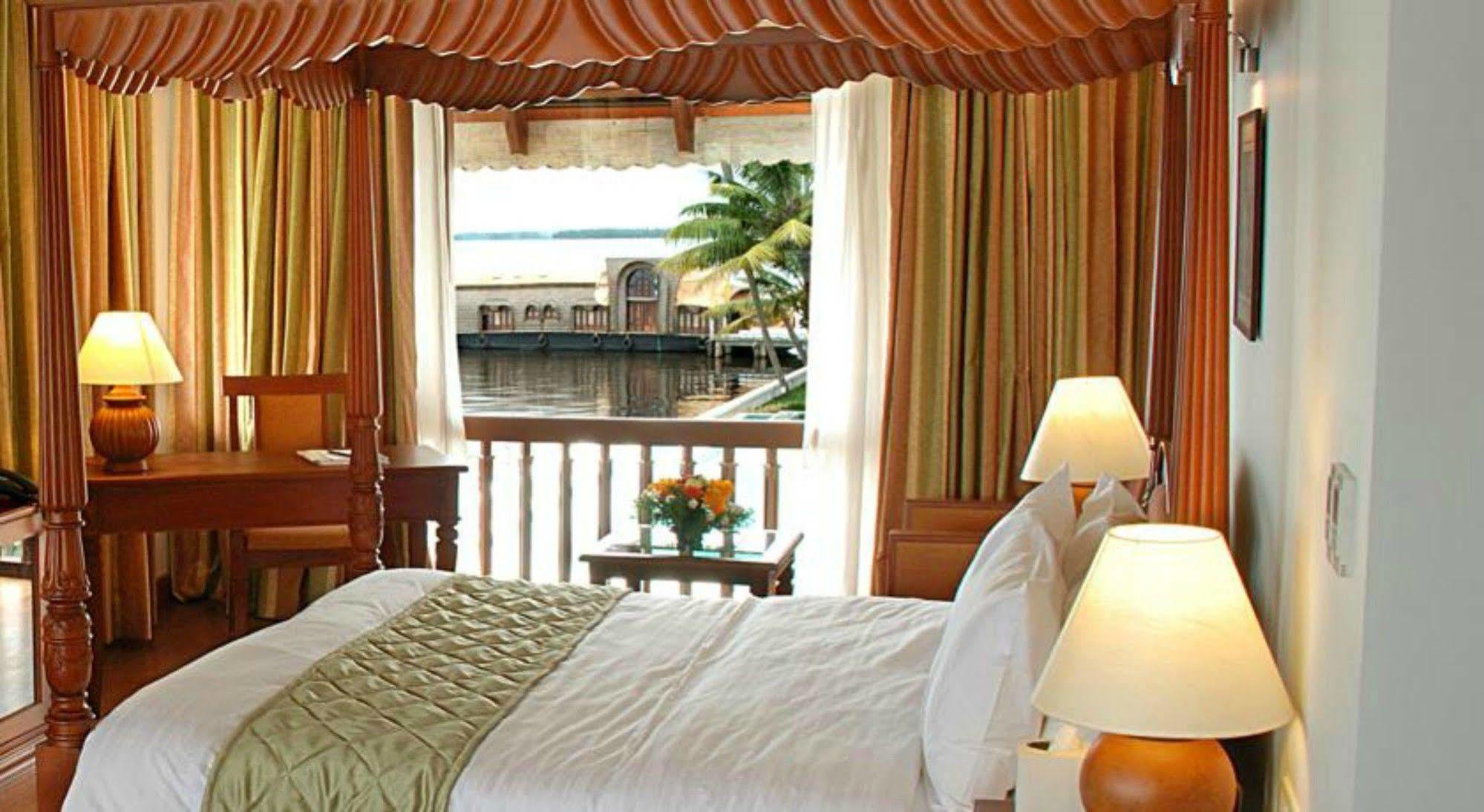 Lemon Tree Vembanad Lake Resort, Kerala Alappuzha Buitenkant foto
