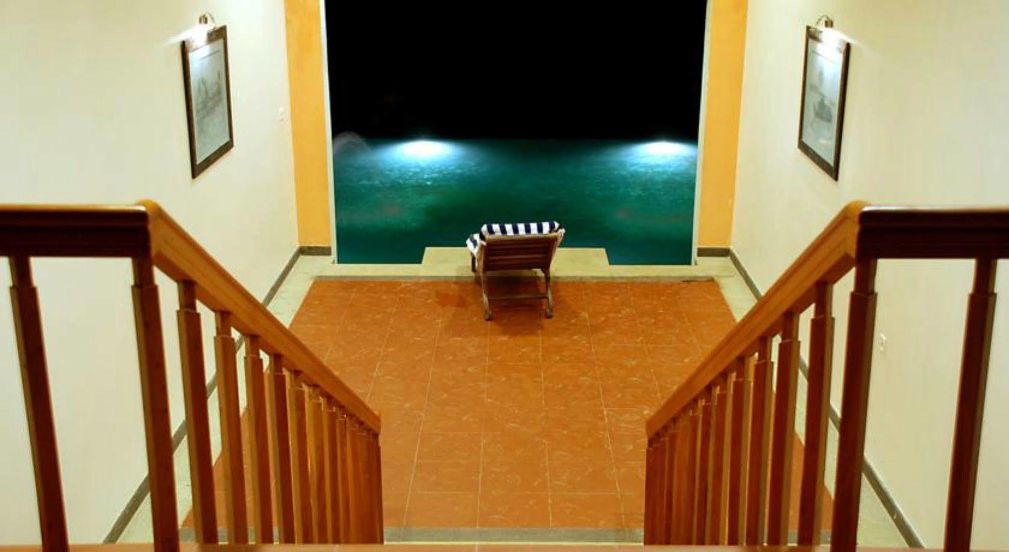 Lemon Tree Vembanad Lake Resort, Kerala Alappuzha Buitenkant foto